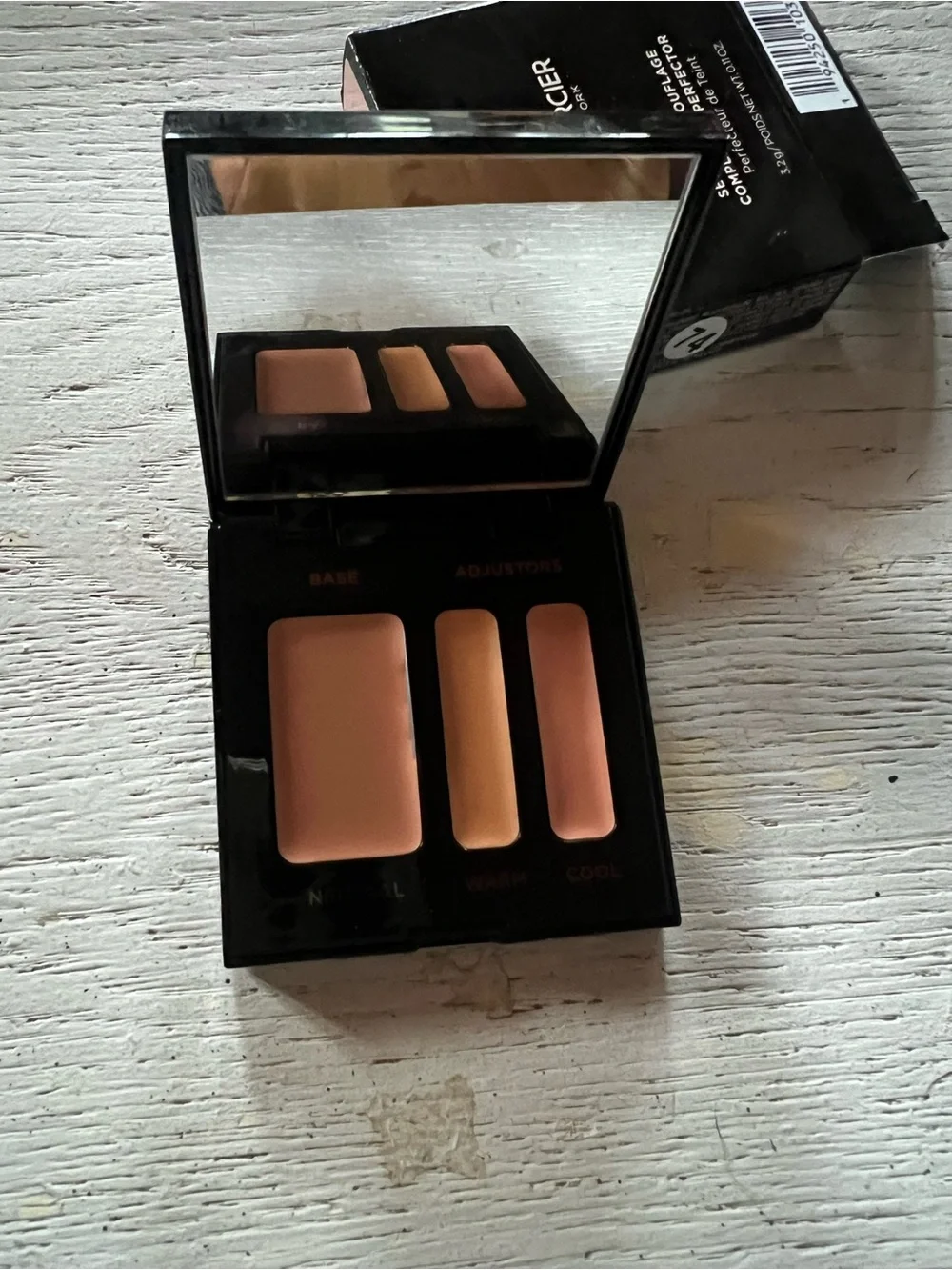laura mercier Secret Camouflage Complexion Perfector - Black